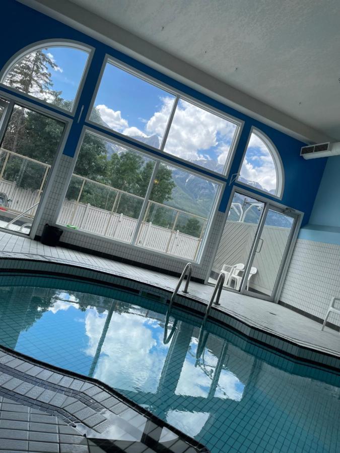Chateau Canmore Bagian luar foto