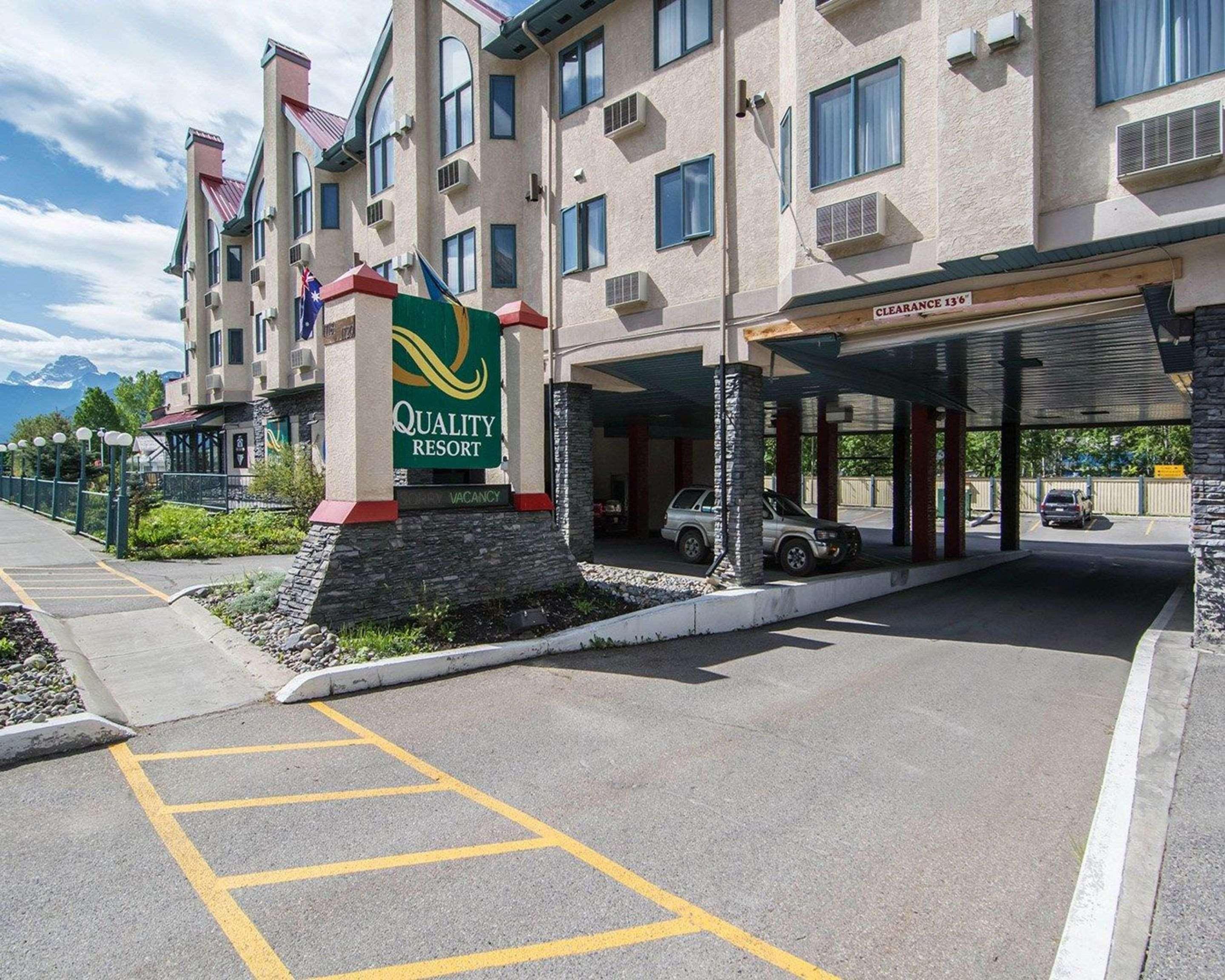Chateau Canmore Bagian luar foto